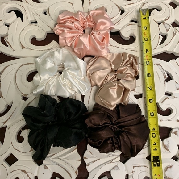 Bundle of 5 Oversized Scrunchies Black, Champagne Gold, White, and Pink NIB - Picture 10 of 10